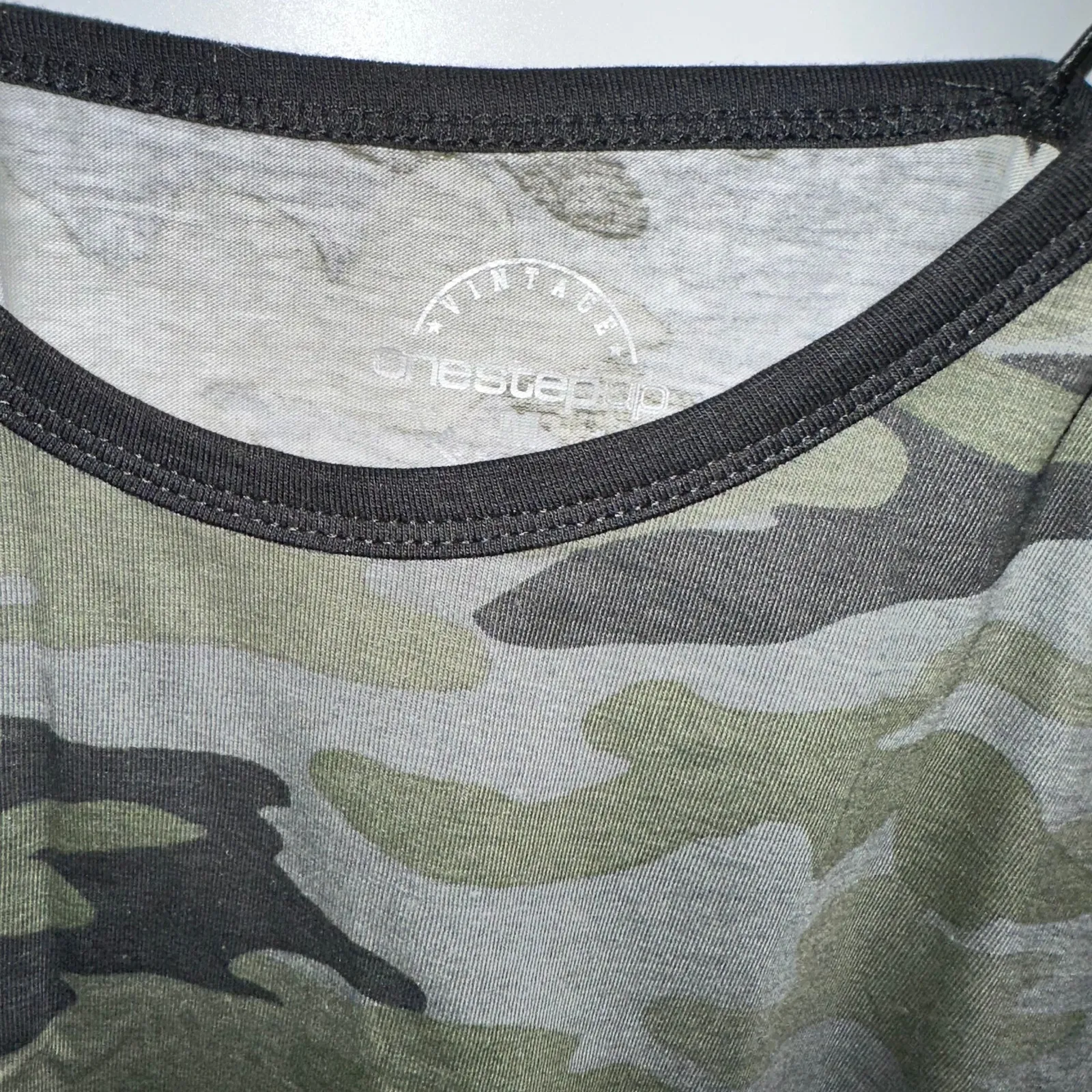 One step Up Vintage Green Camo Look Medium - Image 3