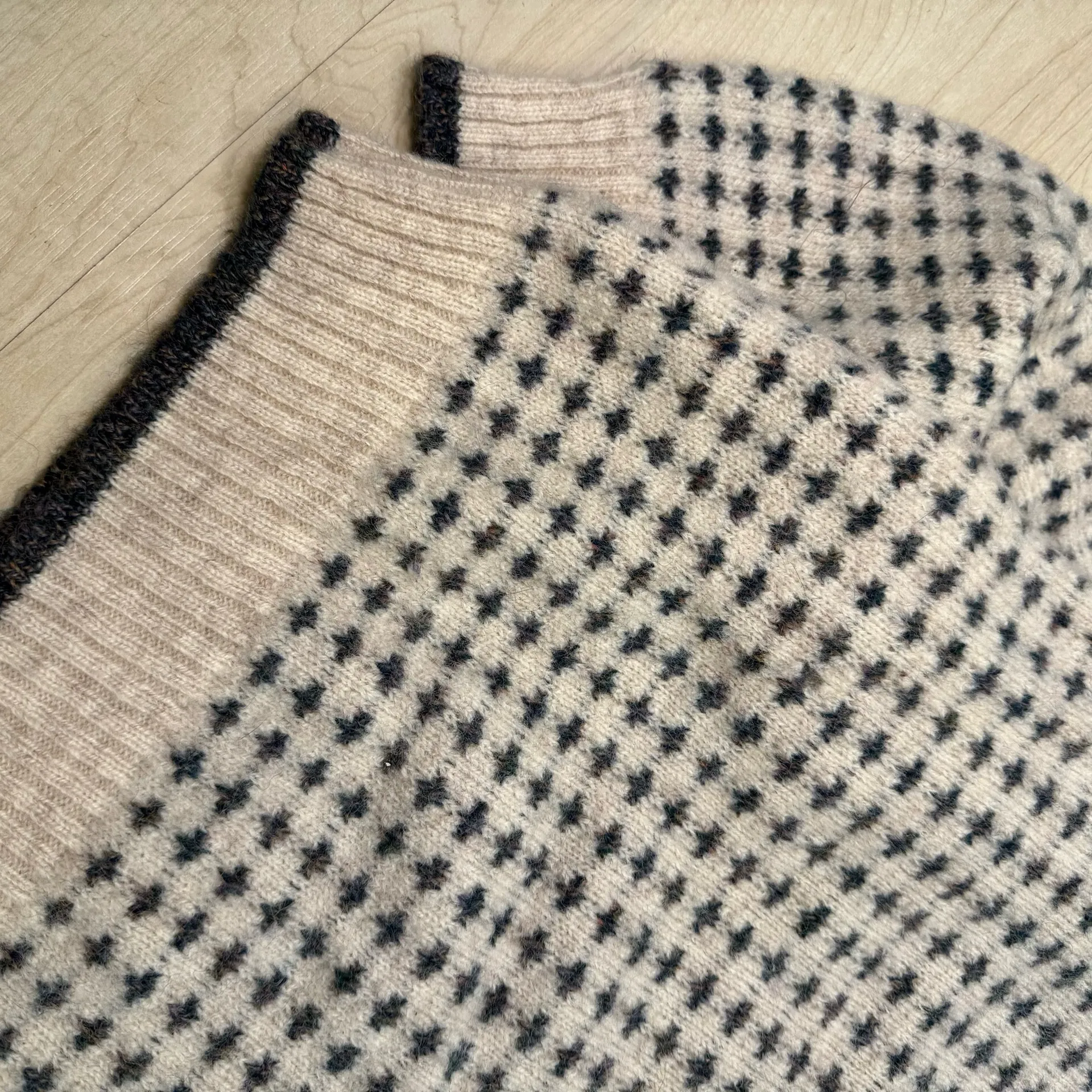 Vintage 90s Norwegian Patterned Wool Sweater - Image 3