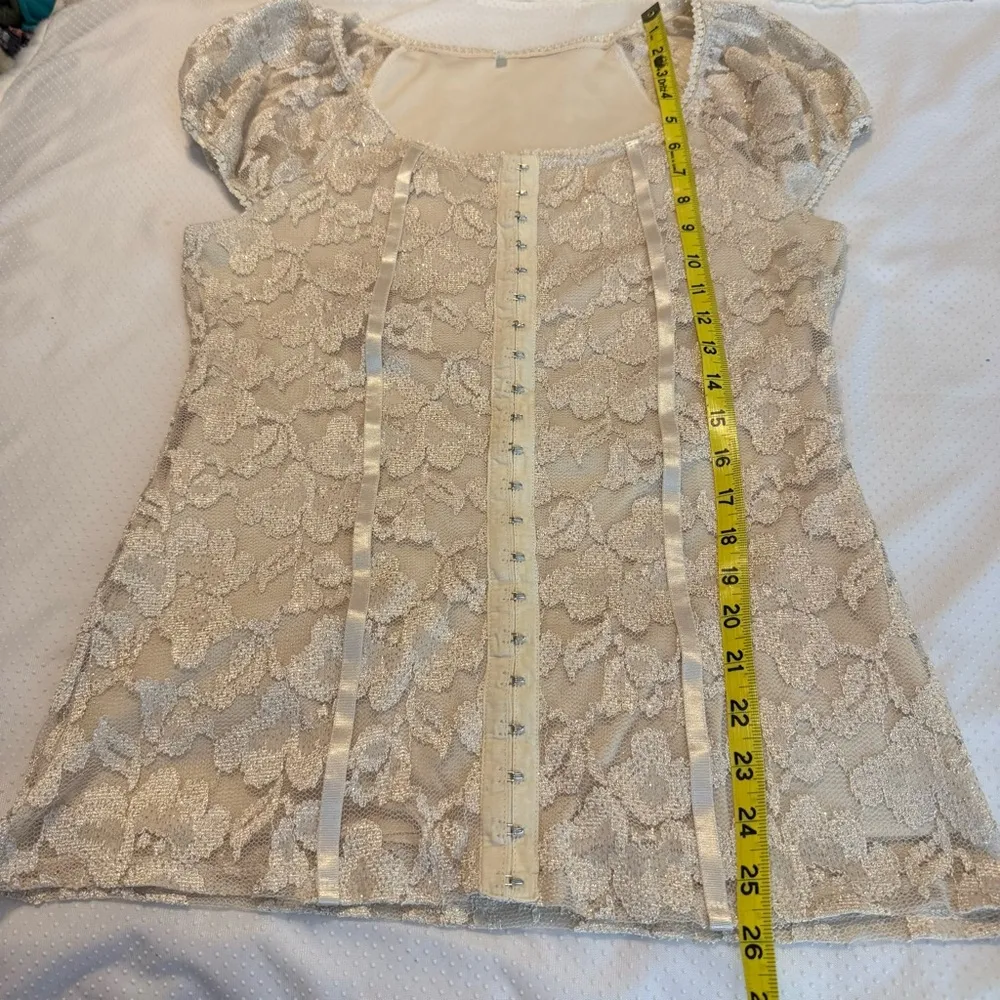 Lacey Cap Sleeve Dressy Top Beige Hook and Eye Detail Women’s Size Large Tan - Image 9