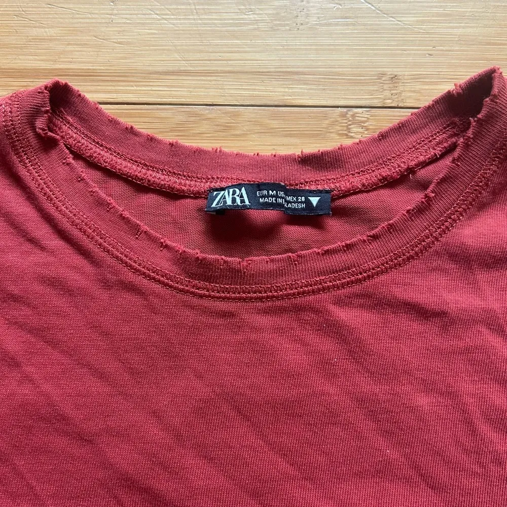 Zara Distressed Basic Short Sleeve Tshirt in rusty red orange - Image 2