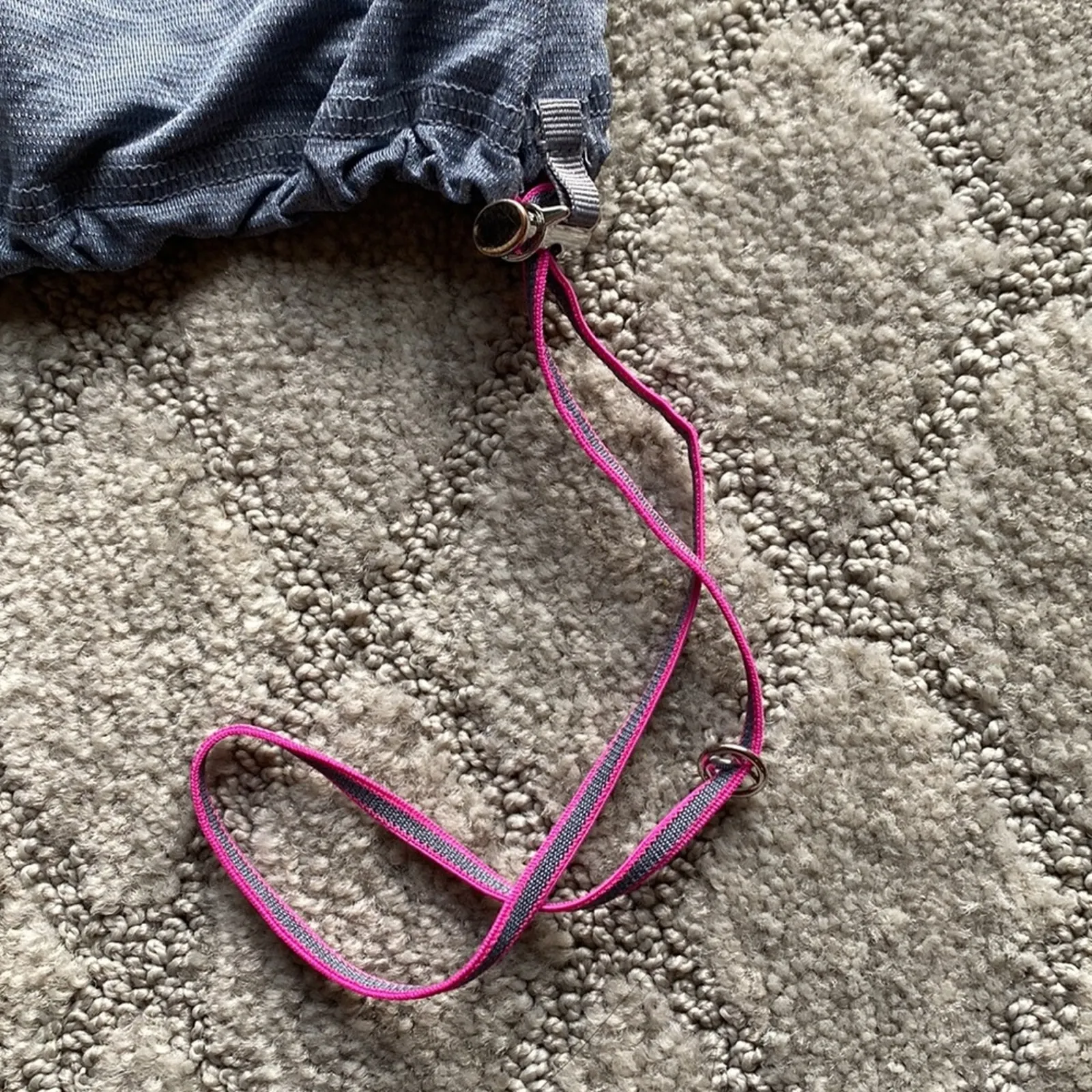 Lululemon pink grey shelf bra draw string hem size 8 athletic workout exercise - Image 4