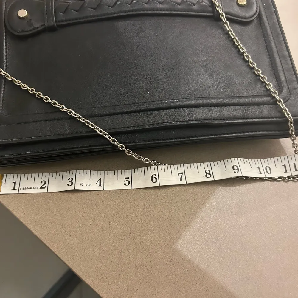 Purse Sleek Black Crossbody Bag with Chain Strap-Sam&Libby-very clean - Image 3