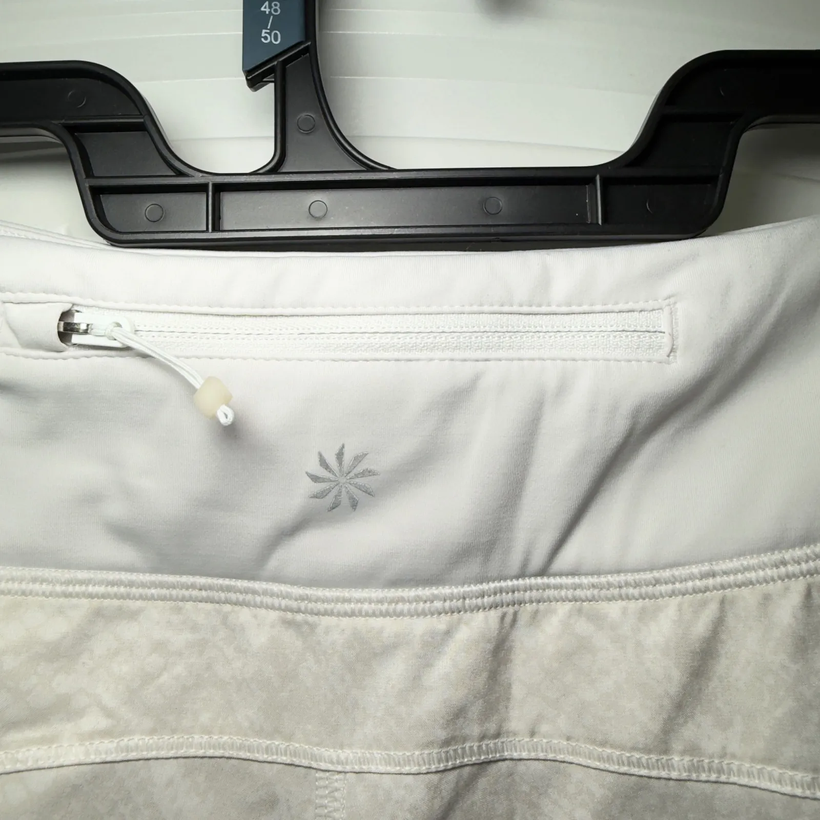 Athleta XS Run With It 3.5 Printed Shorts - Image 3