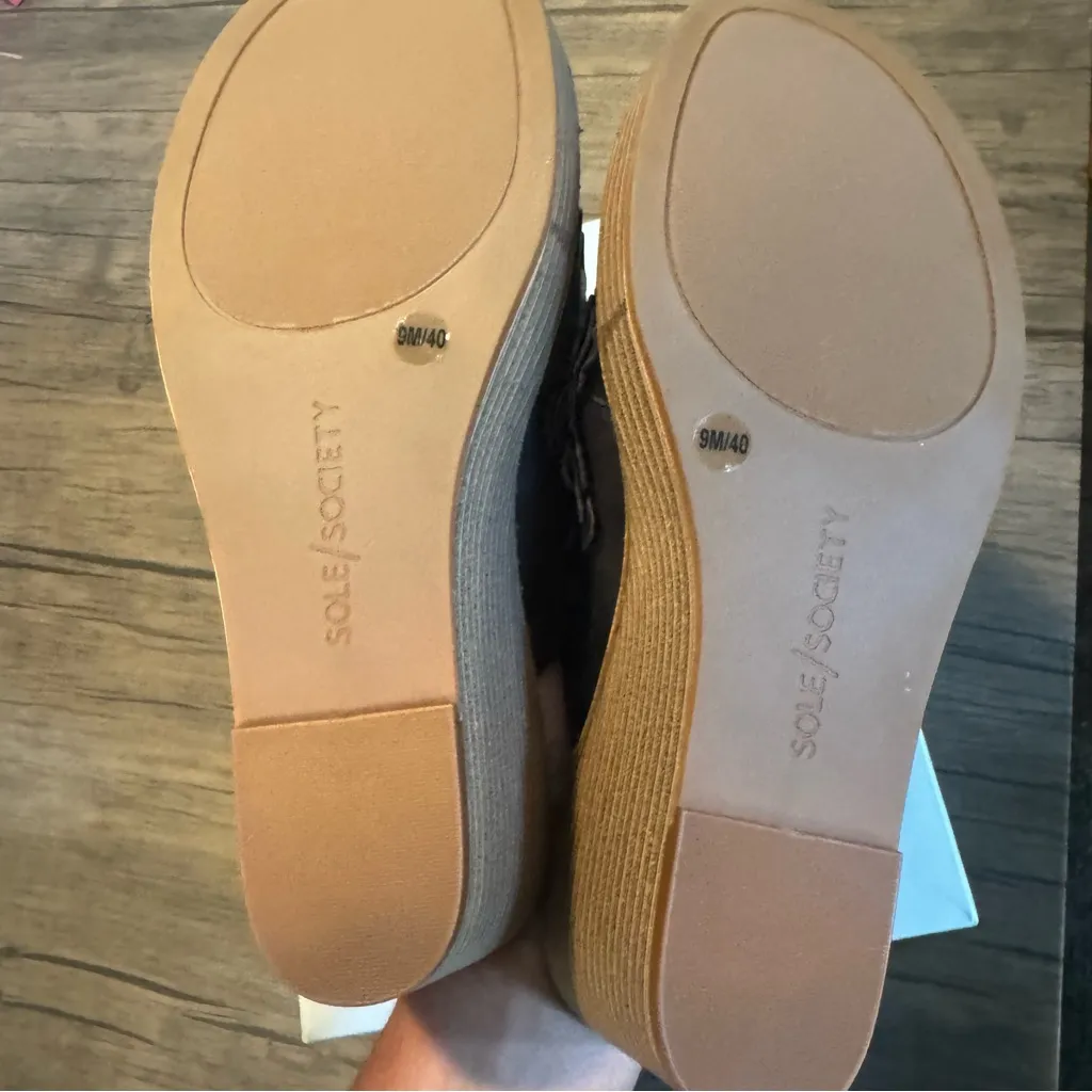 Sole Society Black Leather Floral Wedges 9 NIB - Image 6