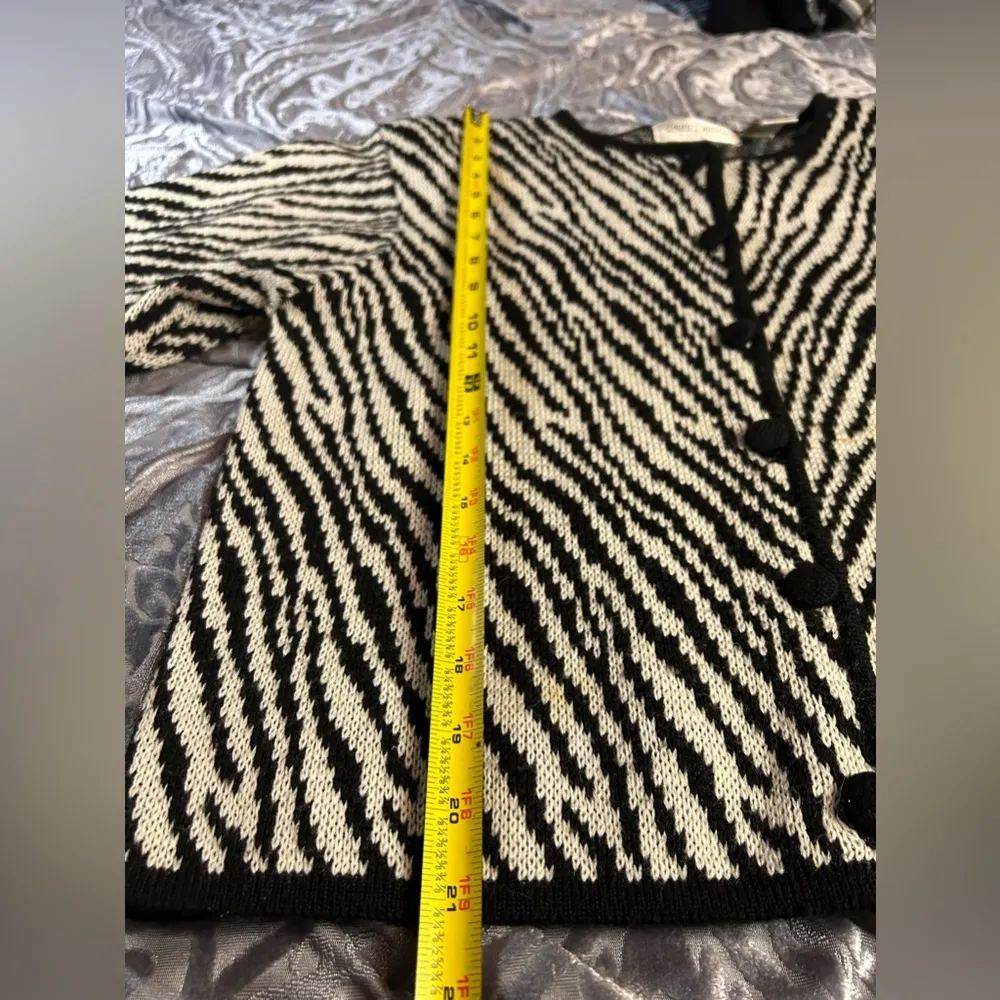 Vintage 90’s Laura Daniels Petite Zebra Print Medium Wool Blend Sweater White - Image 11