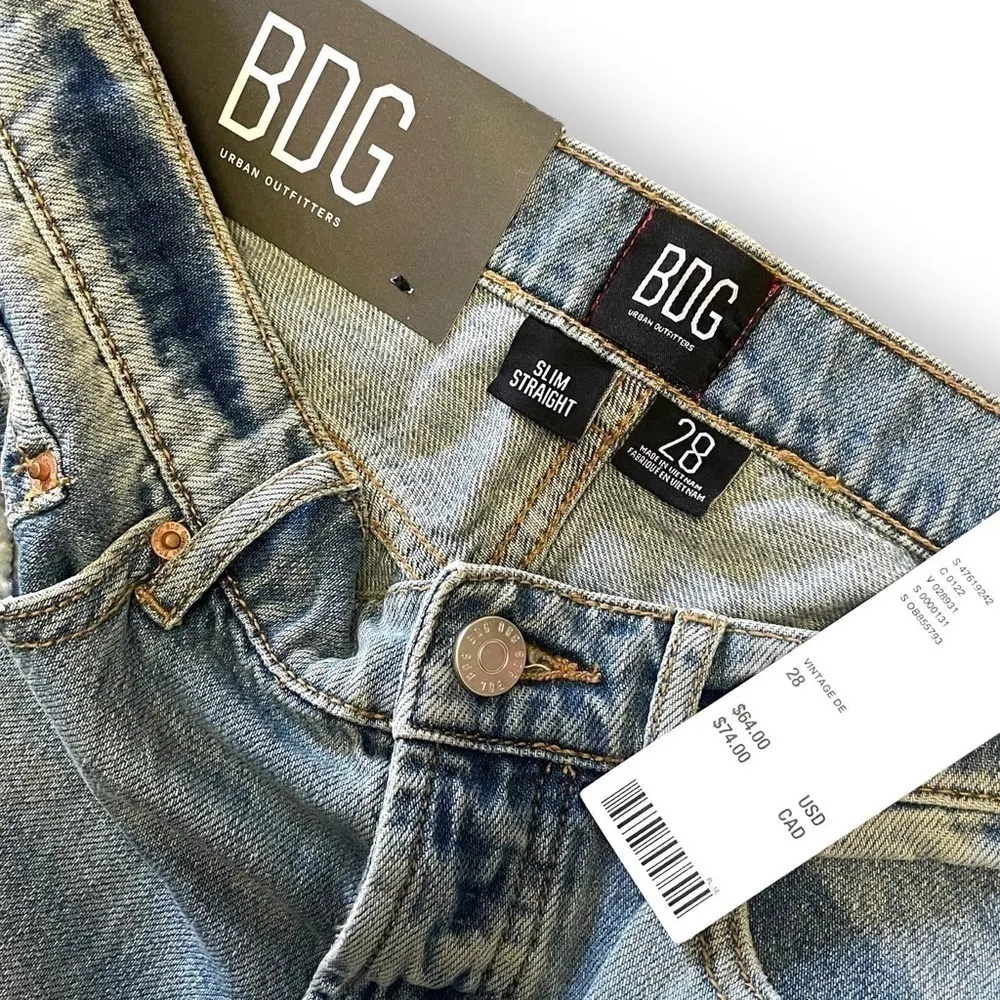 NWT BDG Urban Outfitters Distressed Slim Straight Light Wash Jeans - Size 28 - Image 4