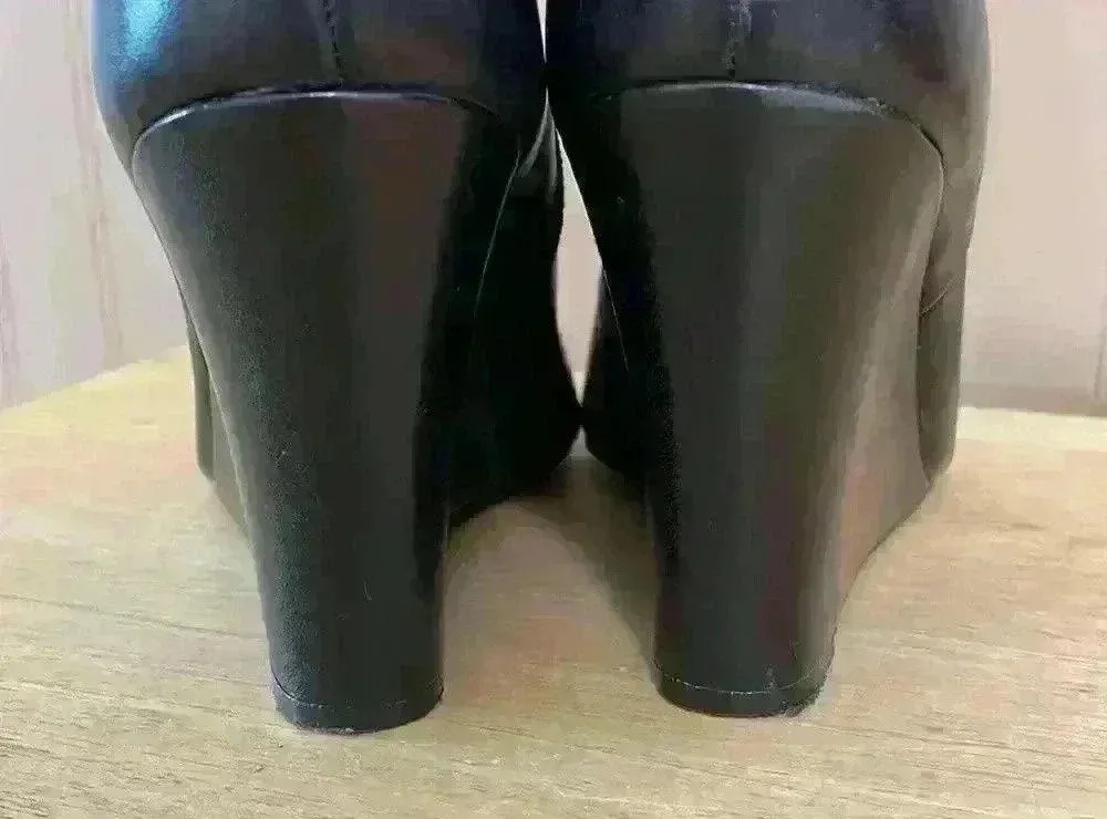 Ann  Taylor pointy toe, hidden wedge bootie; size 9.5 - Image 3