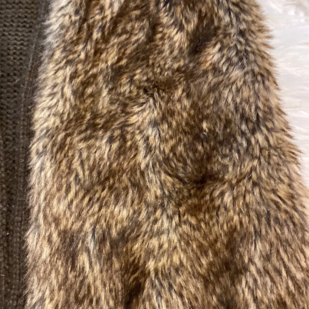Ariat Women's  size M Faux Fur Open Front
Western Vest Brown - Image 10