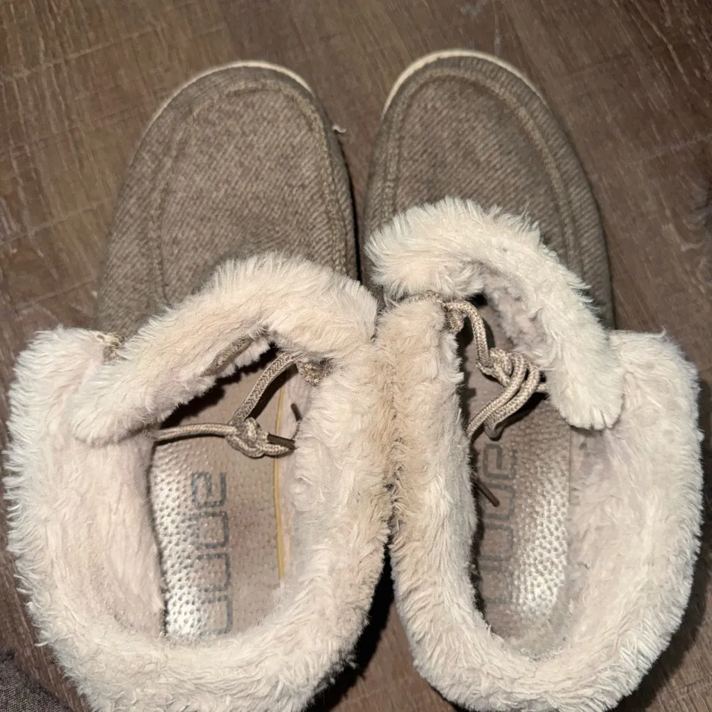 Hey Dude Beige Fur-Lined Boots - Image 4