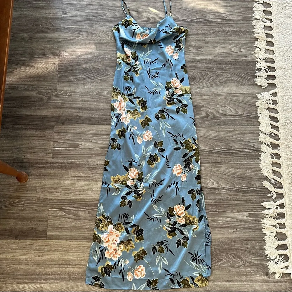 EUC - Missguided Blue Floral Maxi Dress - Image 4