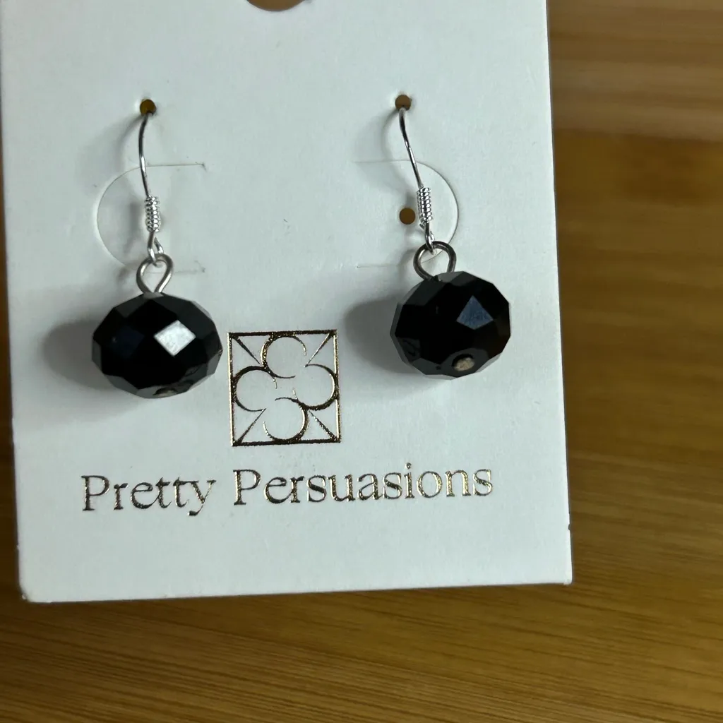 Elegant Black Faceted Earrings - Image 2