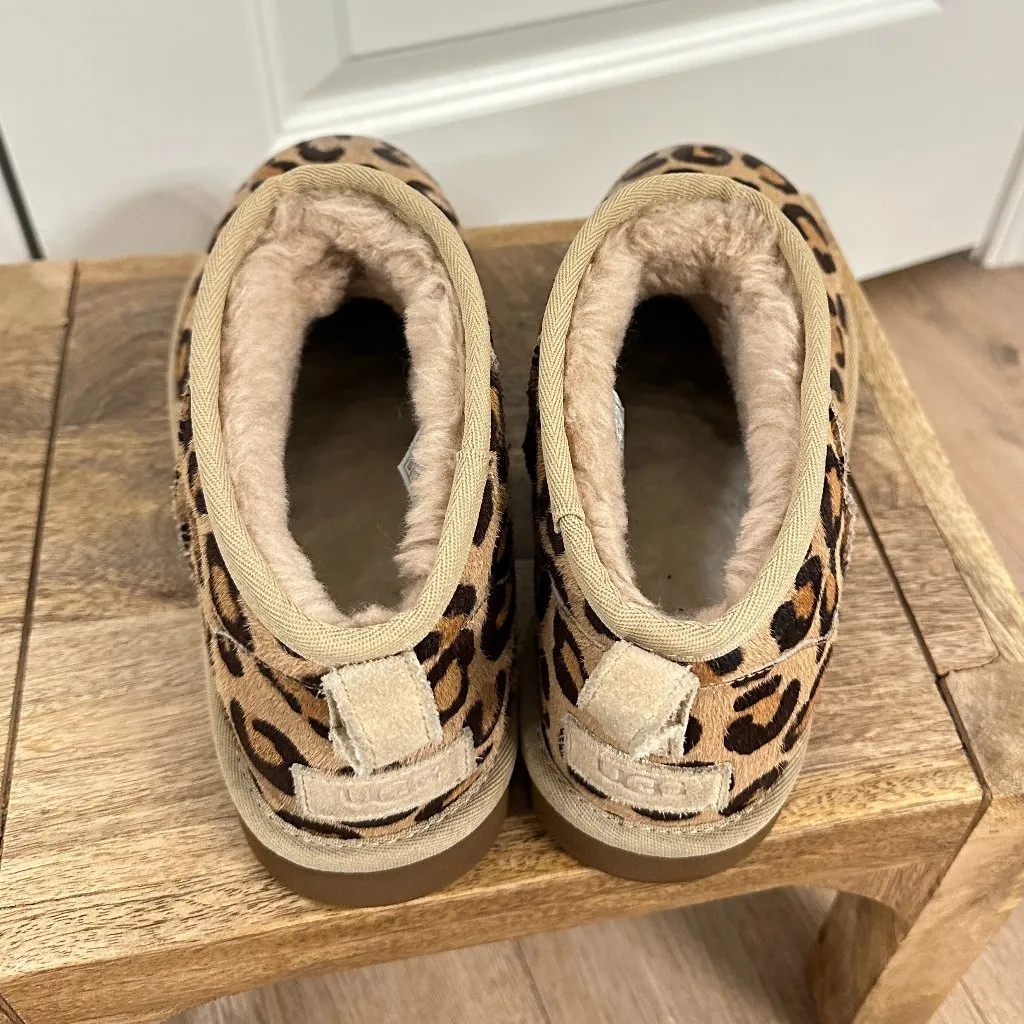 UGG Ultra Mini Classic Boot in Cheetah Leopard Size US 8 - Image 5