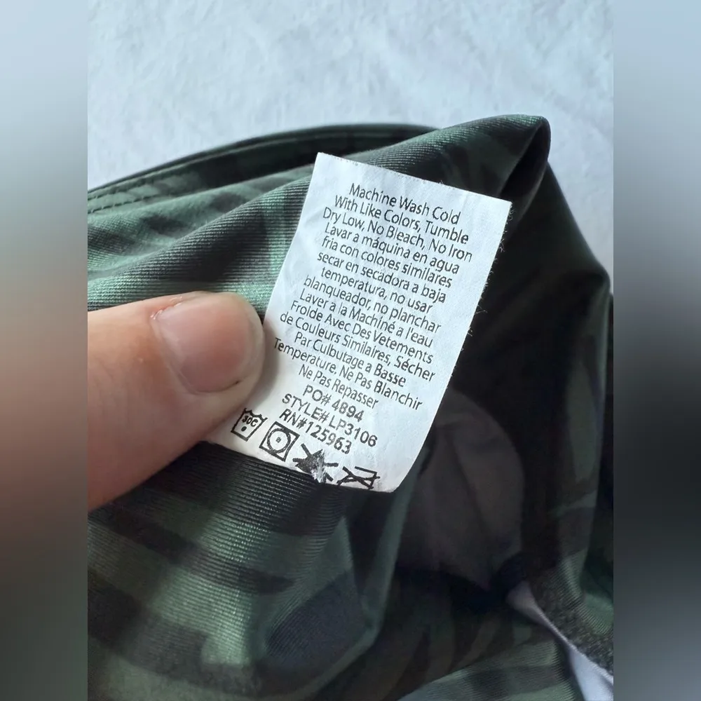 Beyond Yoga  High Waisted Green Bamboo Fields Cropped Leggings - Image 9