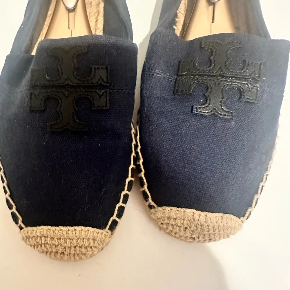 Tory Burch Weston Navy Blue and Black Flat Espadrille Slip On Shoes 9.5 - Image 3