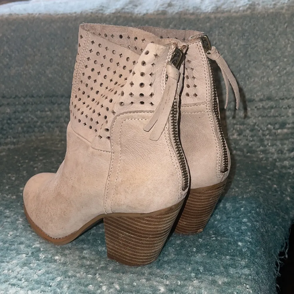 Nine West Tan Hippy Chic Ankle Booties size 7 - Image 2