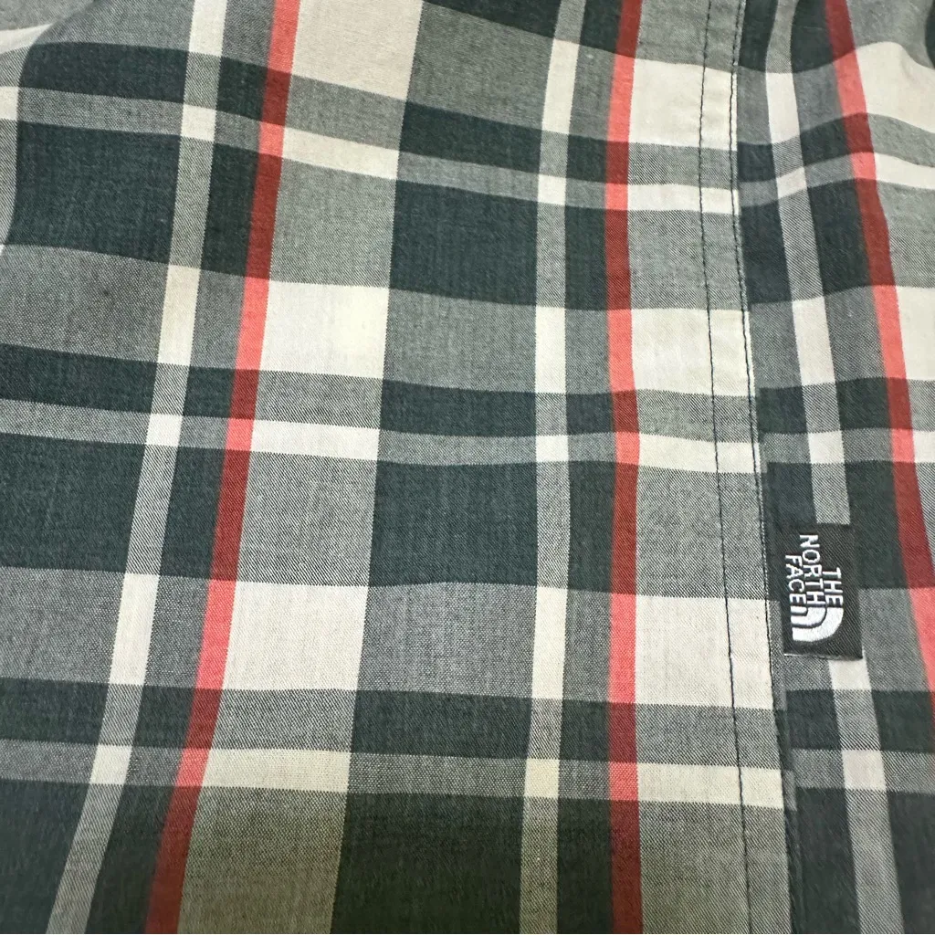 The North Face Men's Green Plaid Short Sleeve Shirt size M - Image 10