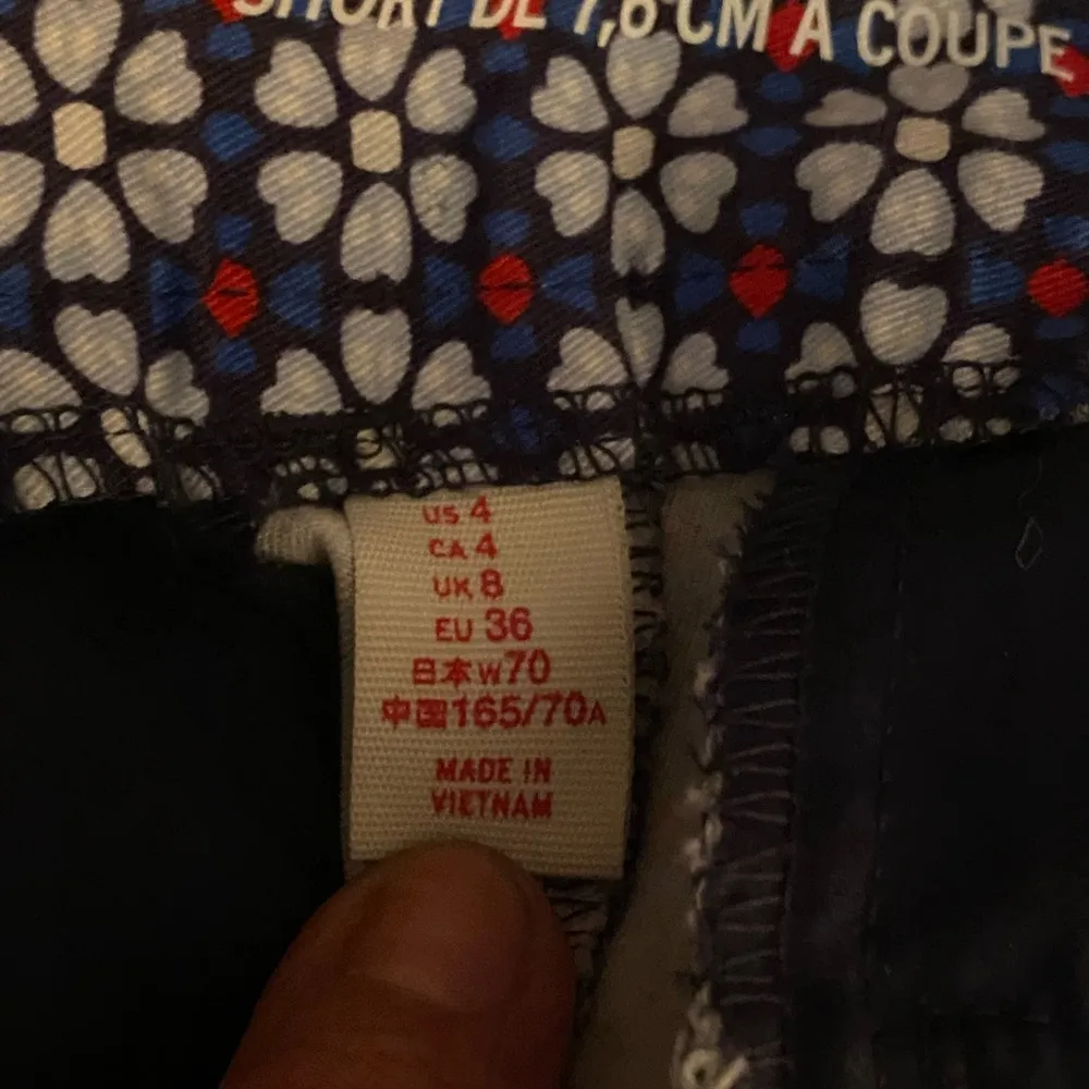 Khakis By Gap Womens 3 Inch City Short Shorts Size 4 Red White Blue Floral - Image 7