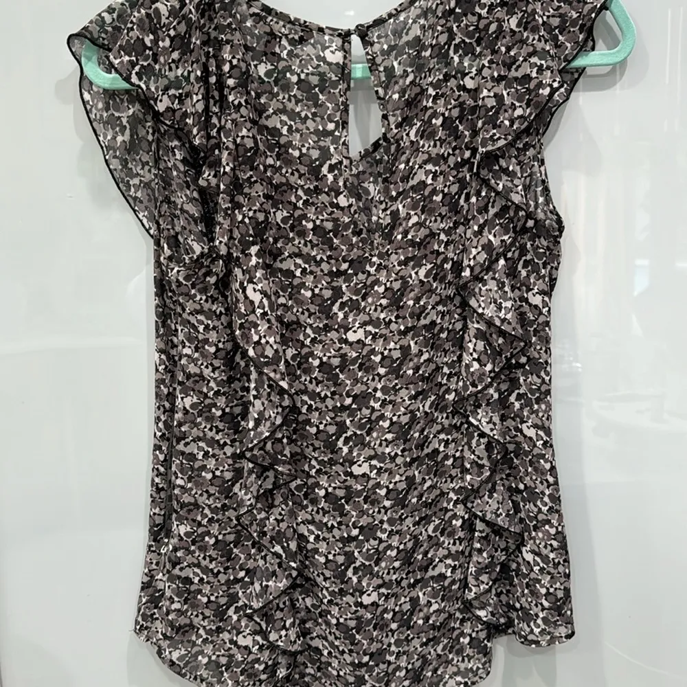 Express Women’s Multiprint Short Sleeve Sheer Ruffle Blouse Top Sz Small - Image 5