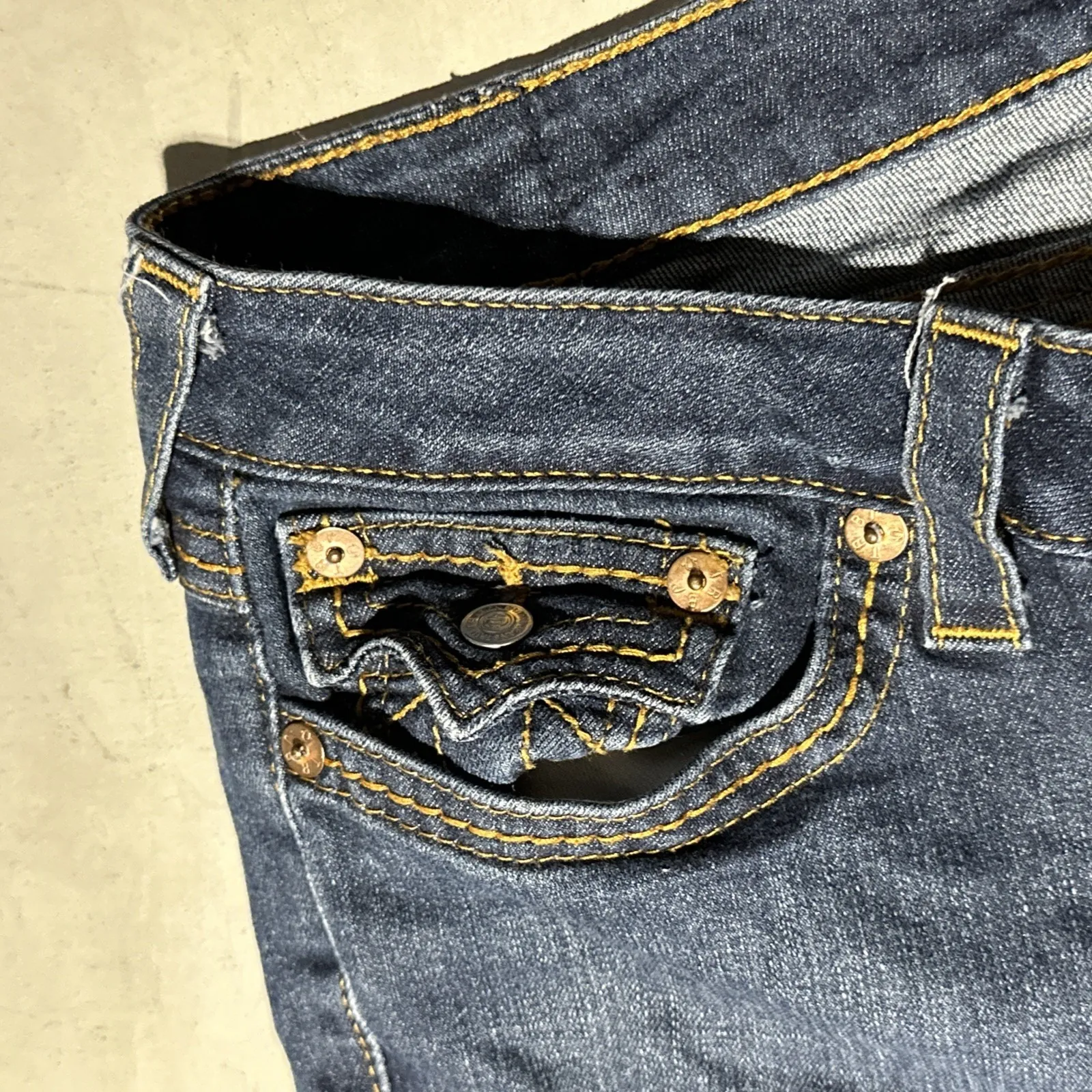 True Religion Jeans Women's SZ 32x34 Blue Denim Flap Button Pocket USA MADE Y2K - Image 10