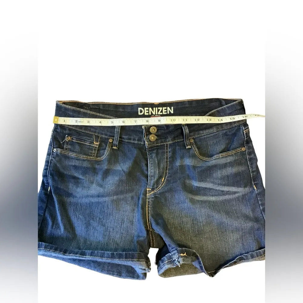 DENIZEN® from Levi's® Women's High-Rise 3" Cuffed. Like New Condition. Size 6 - Image 4