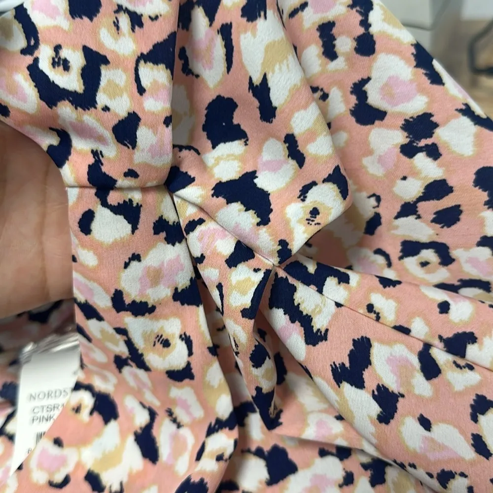 NWT  Button Blouse Sz M Pink Floral V-Neck Dolman Short Sleeve Curved Hem - Image 7