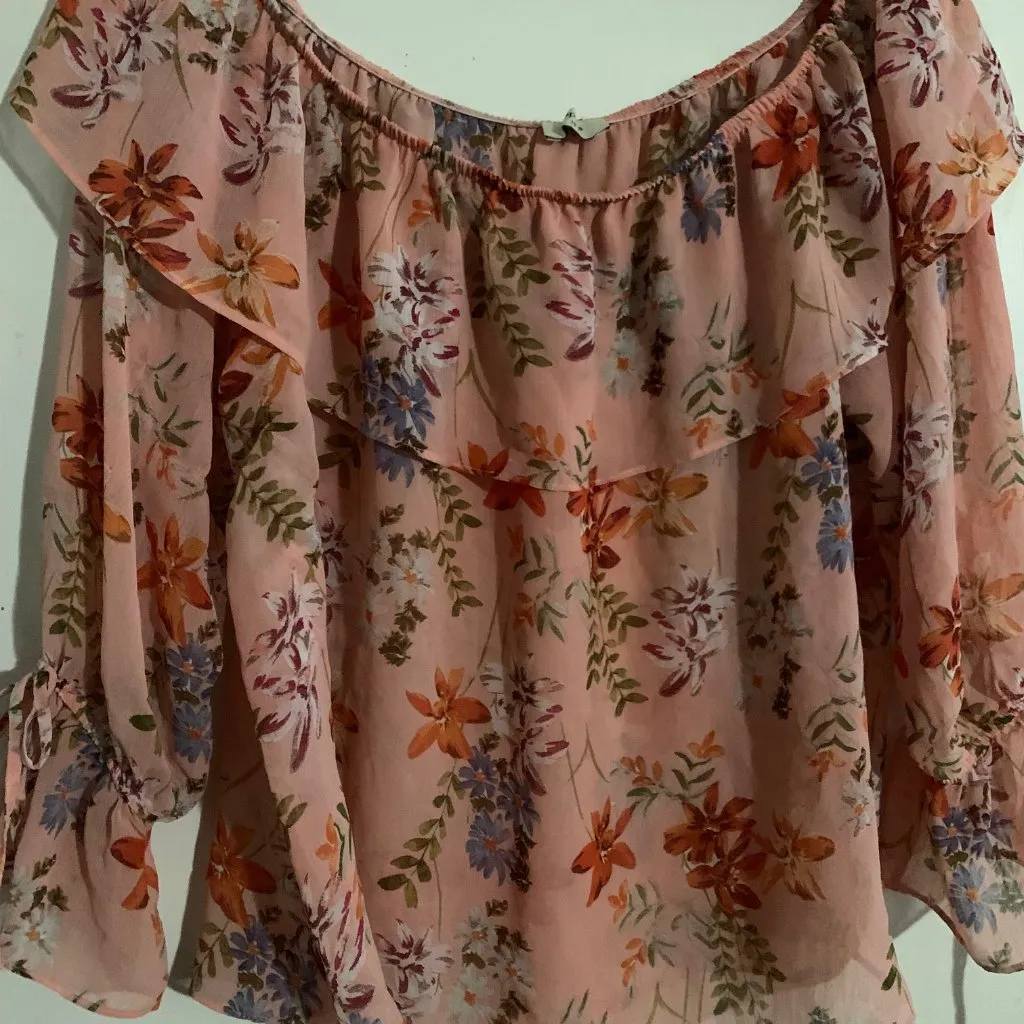 Worn a couple times but in great condition - Smoke free home - Image 4