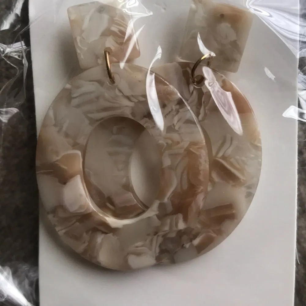 ✨2xHP✨Oval Pendant Earrings Resin Acrylic ✨ Tan - Image 5