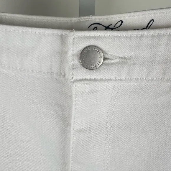 Universal Thread White Denim Shorts 14/32R‎ | Summer Classic, BBQ-Approved - Image 3