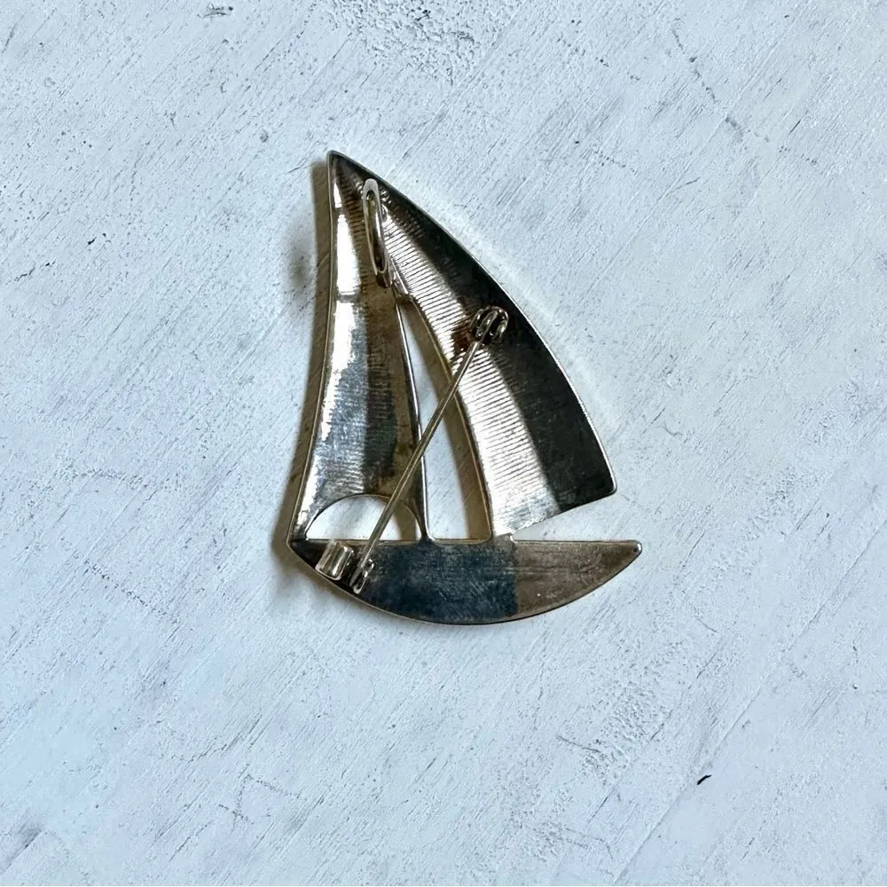 Silver and gold tone sailboat pin - Image 5