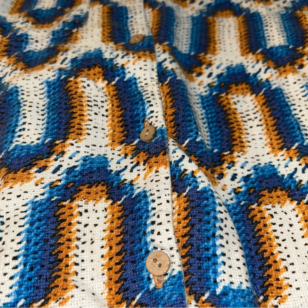 BDG Urban Outfitters Dylan geometric wave pattern short sleeve button up size M - Image 2