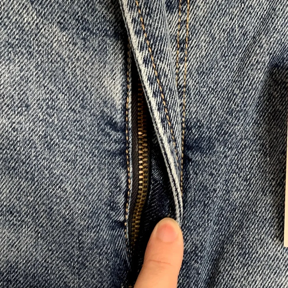 NWT Good American Good Icon Distressed Straight Jeans in Indigo159 - Image 5