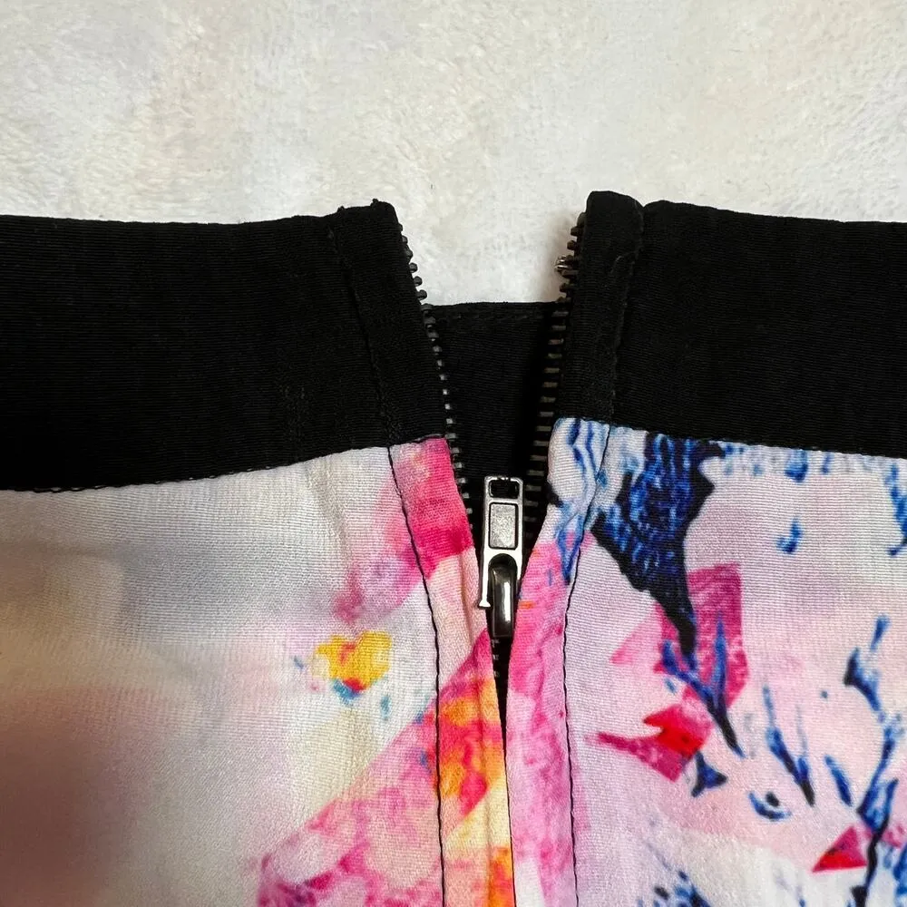 Romeo & Juliet Couture Mid Rise Floral Geometric Lace Trim Shorts Size Small - Image 4