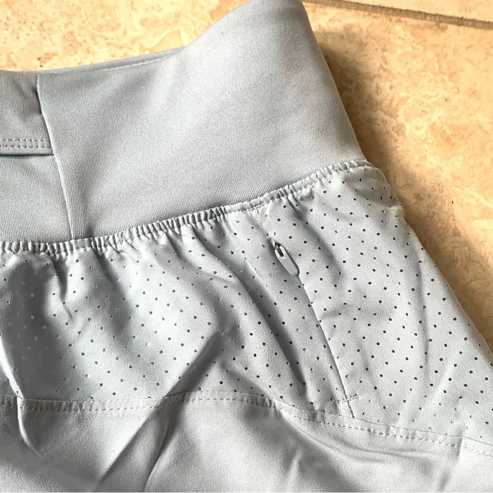 NWT Under Armour Gray Grey Up the Pace Short Shorts Medium M Running Track - Image 6