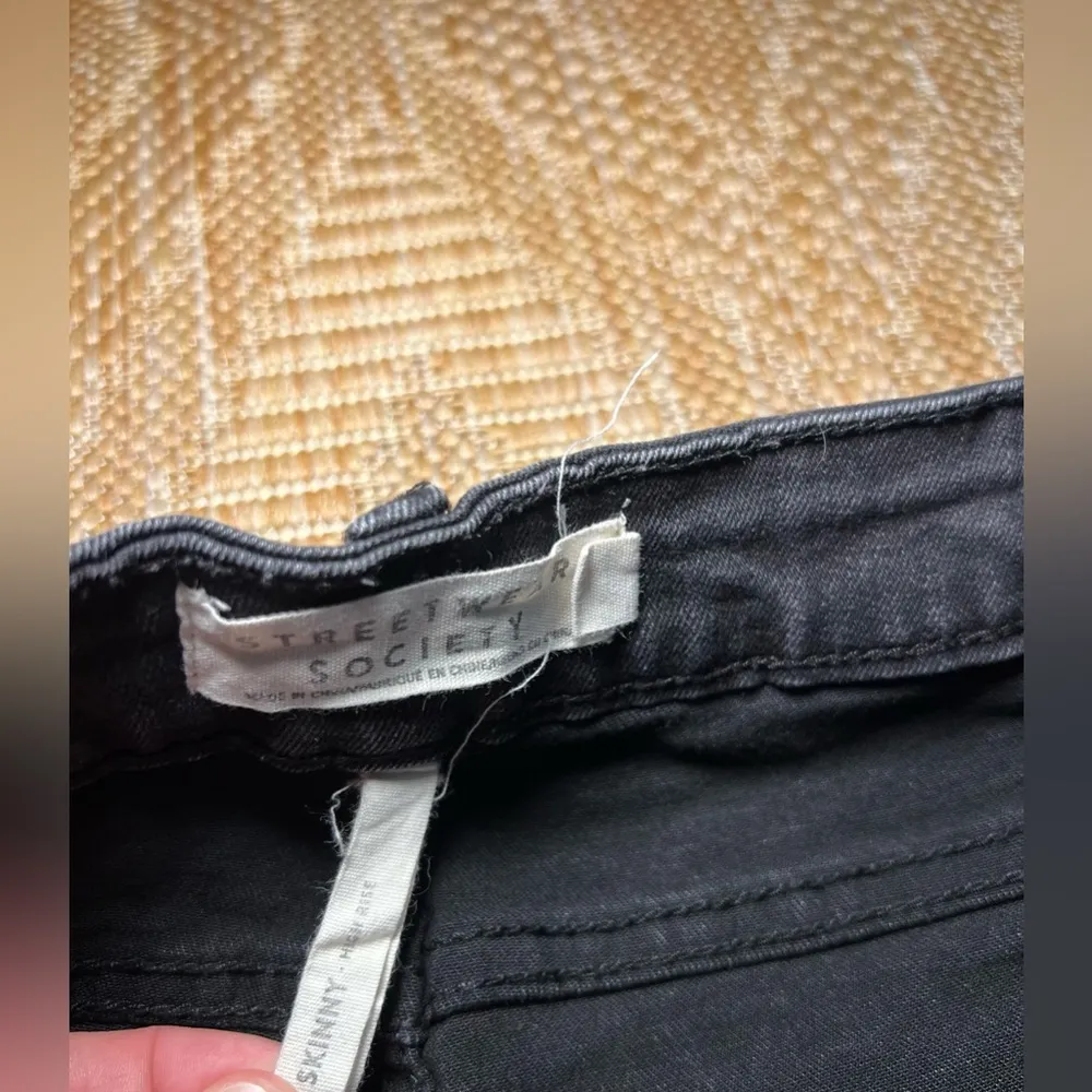 Streetwear Society Junior's High Rise Skinny Black Jeans,Flower Embroidery,SZ 11 - Image 9