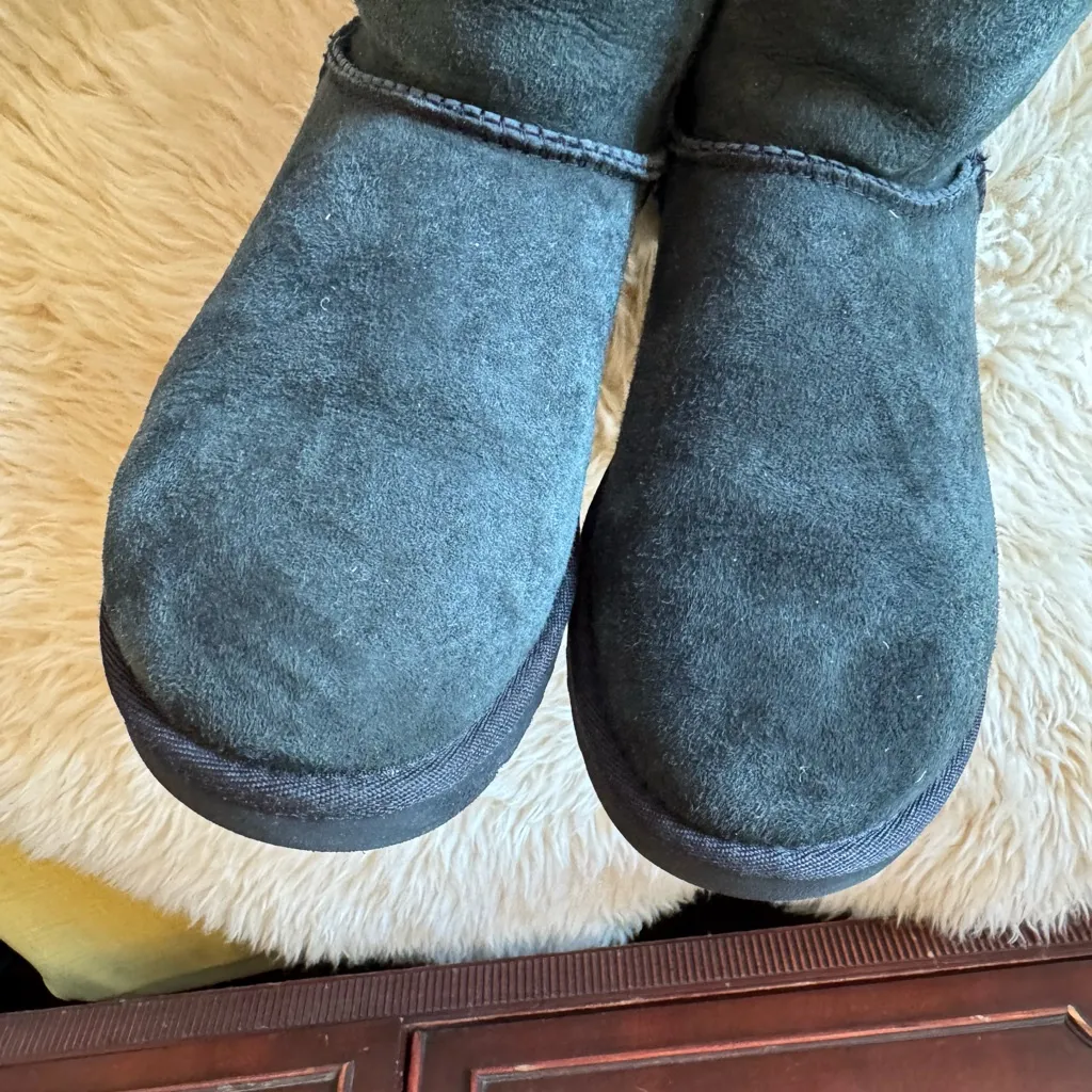 UGG Classic Short Boot II in Black Size 6 Women's Like New - Image 6