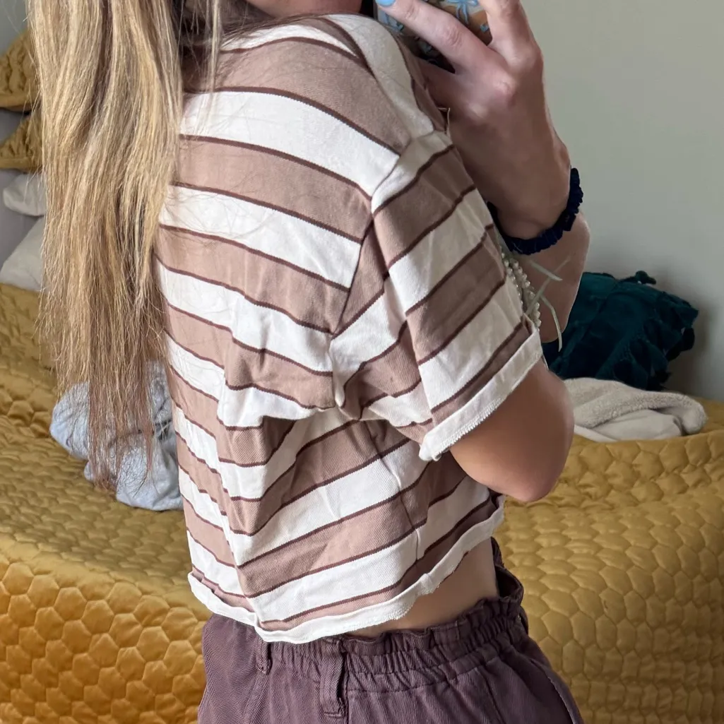 Hollister cropped boxy polo Brown and White Striped Shirt m - Image 5