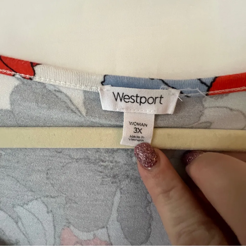 Red & Blue Floral Cold Shoulder Top with splits in sleeves size3X - Image 4