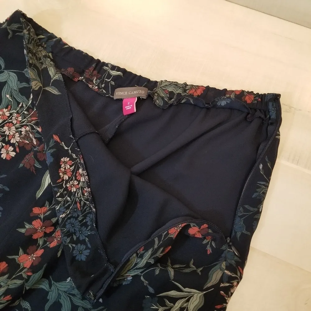 {2} Vince Camuto Navy Floral Pants - Image 5