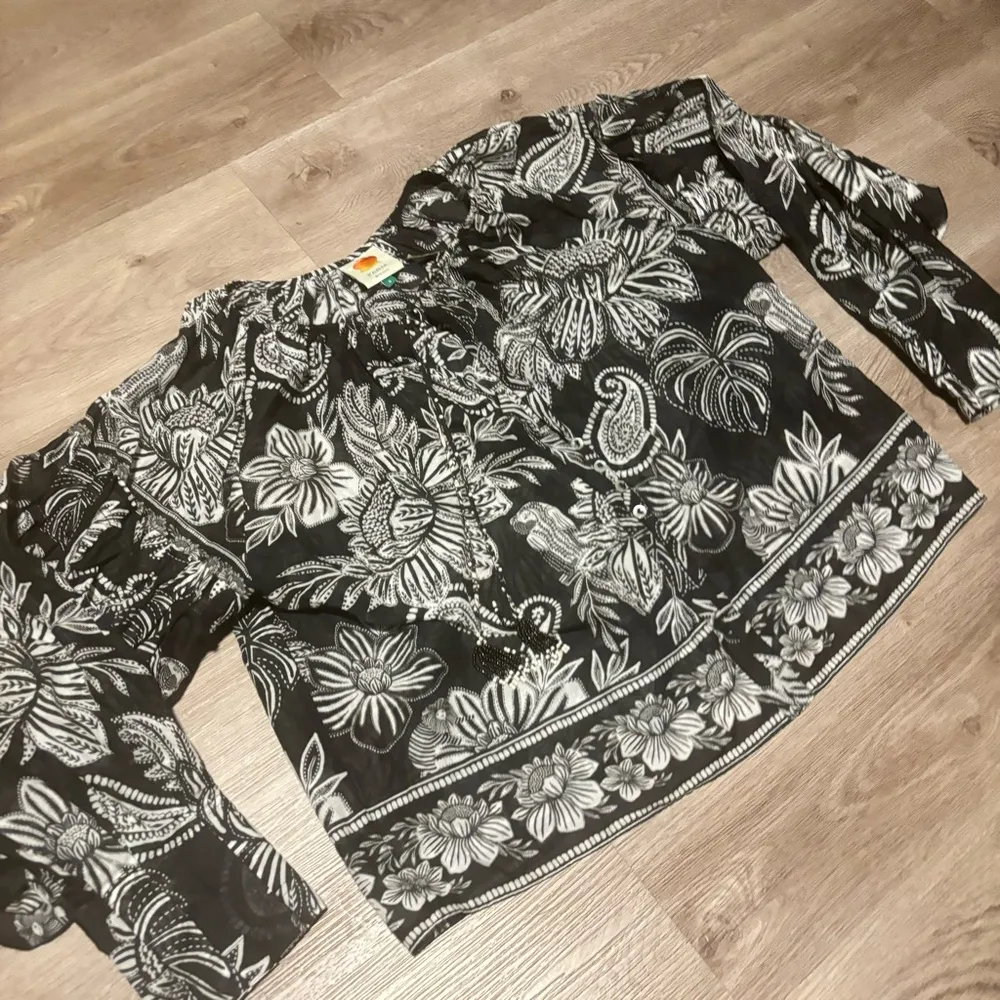 Farm Rio Womens  V-Neck Blouse, Black - Image 6