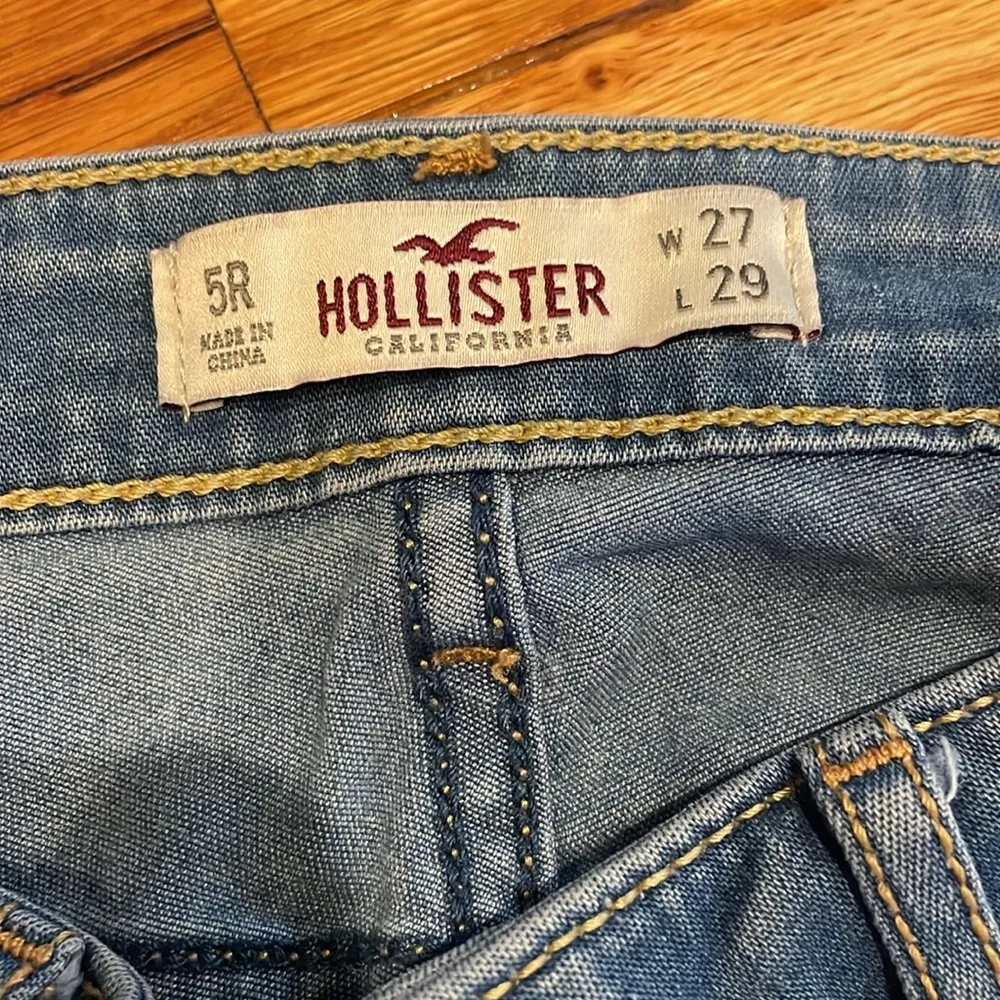 Hollister 5R w27 l29 skinny jeans and ripped knees - Image 2