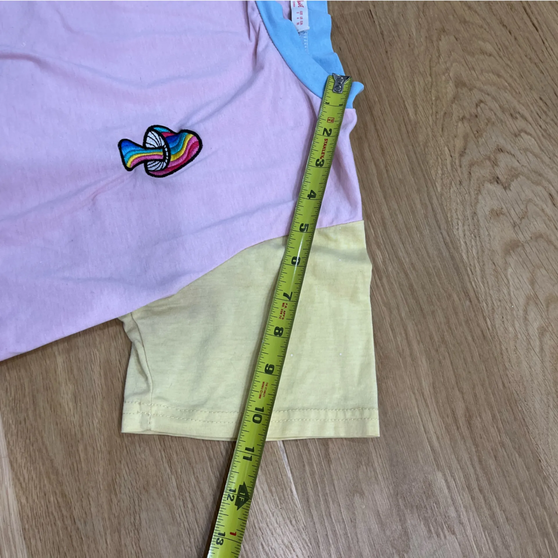 ROMWE Cropped T-shirt with Mushroom Patch - Pink, Blue, Yellow size small - Image 6