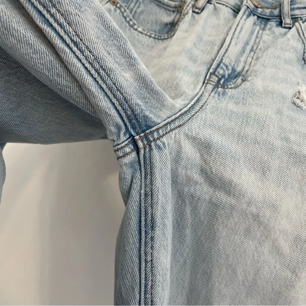 AMERICAN EAGLE AE Highest Rise 90s Boyfriend Light Ripped High Rise Crop Jeans 6 - Image 11