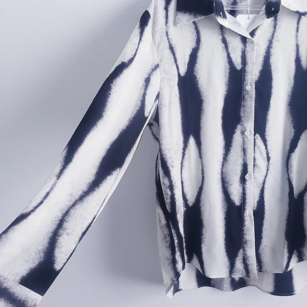 NWT REVOLVE/Minimalist Lovers Commense Button Down Abstract Top - Image 4