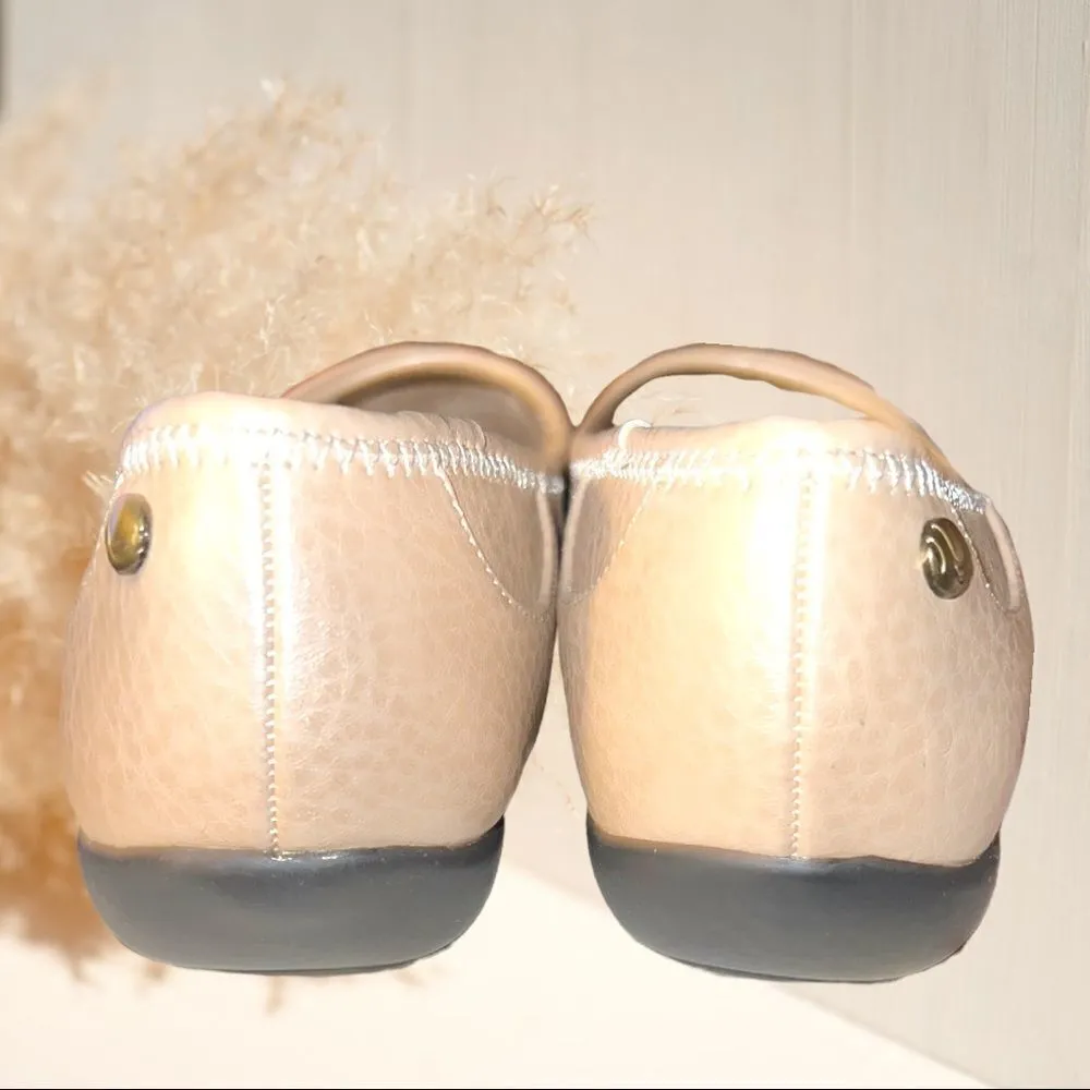 Life stride cream colored slip on comfy shoes! Cute design new - Image 6