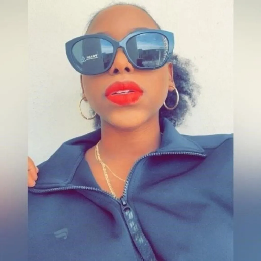 💯- New Authentic PRADA  Acetate Sunglasses SPR 16X-F Black - Image 2