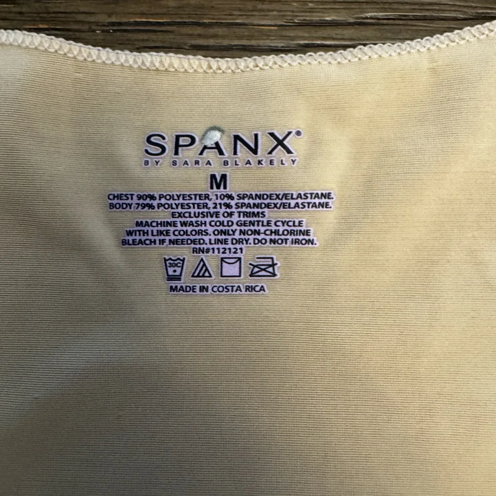 Spanx  nude Beige Sleeveless shapewear tank Top size medium - Image 2