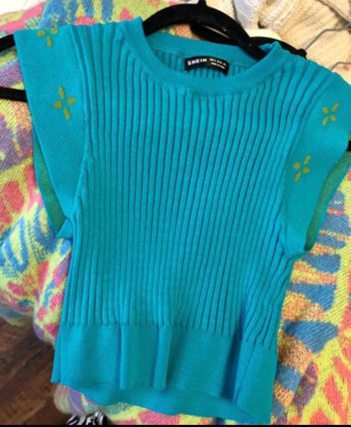 Teal Ribbed Crop Top with Printed Sleeves - Image 4