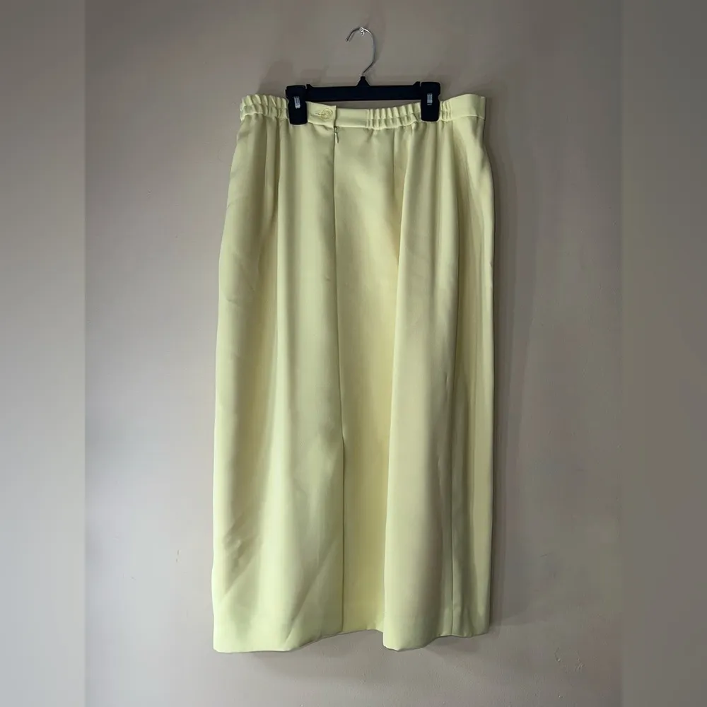 Lily & Taylor New York yellow size 16 skirt made in the u.s.a - Image 2