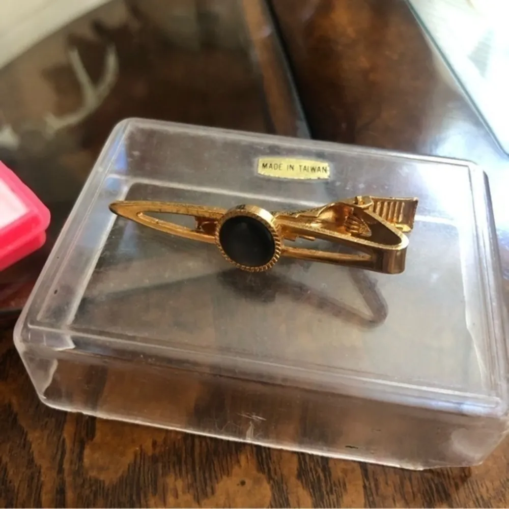 Vintage Made in Tawaii Cufflinks Set - Image 4