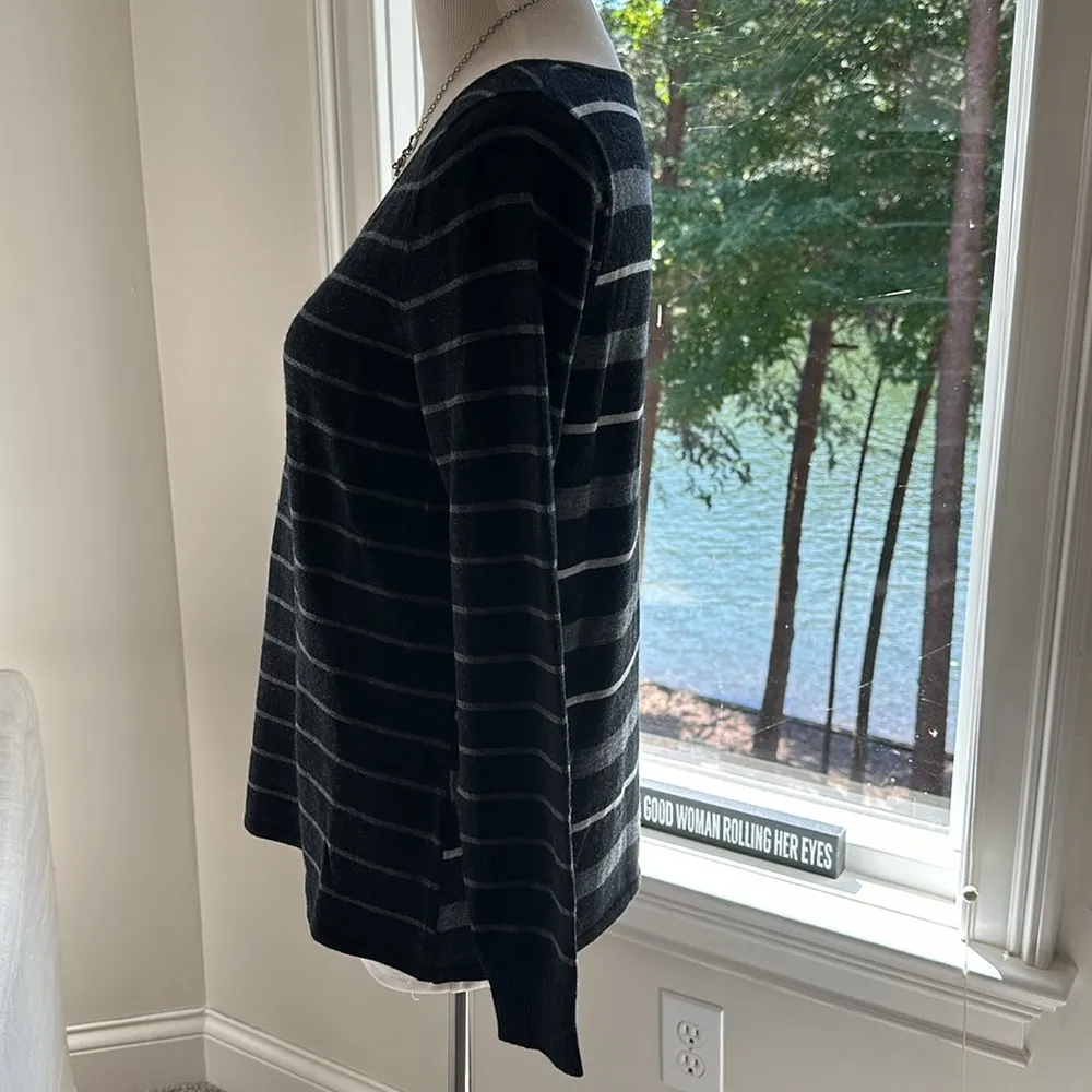 SMARTWOOL Merino Wool Blend V-neck Grey Stripe Sweater, Small, Like New - Image 3